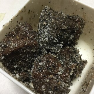 ココアのわらび餅の黒ごま風味